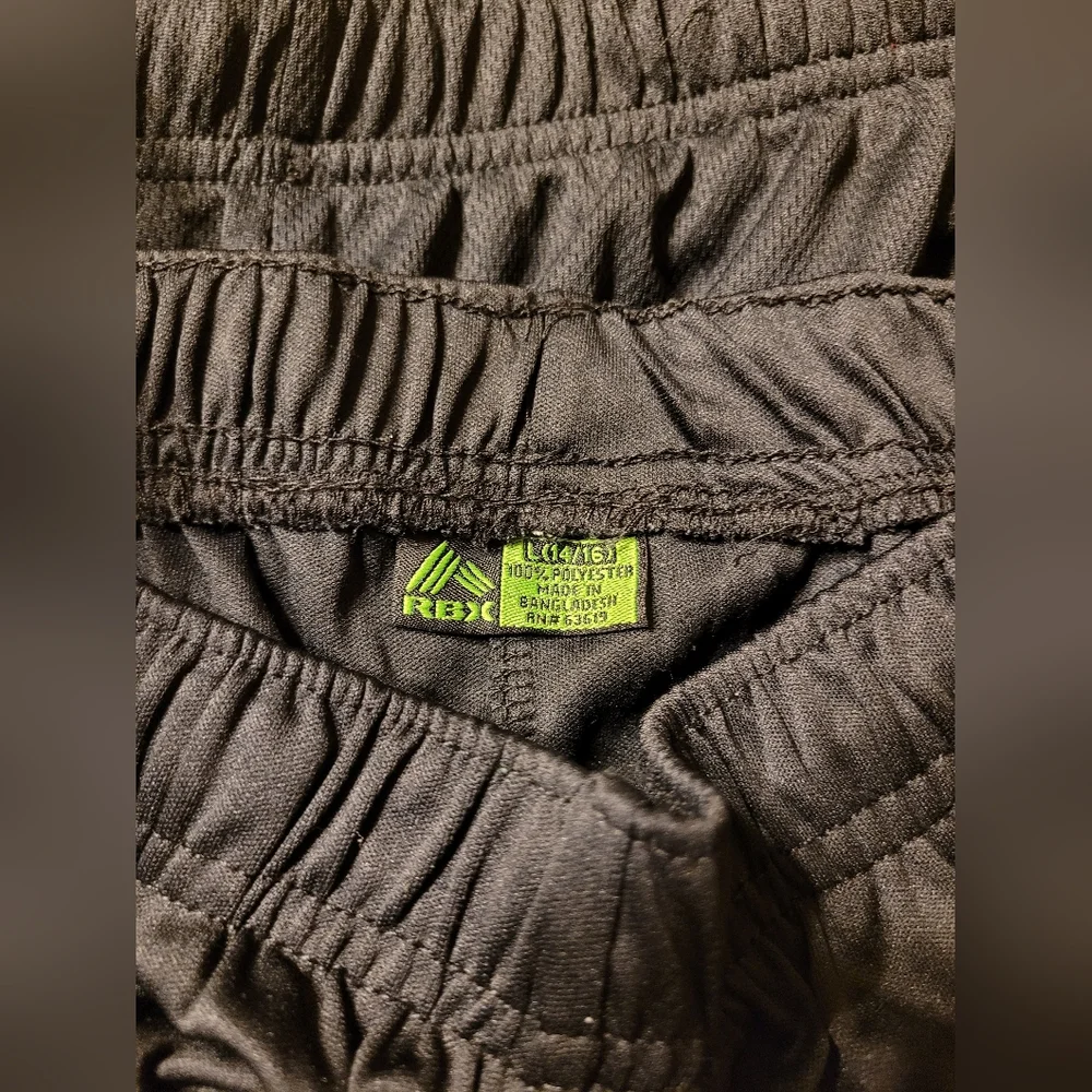 😊 EUC 2 Boy's Black Reebok Shorts 14 / 16